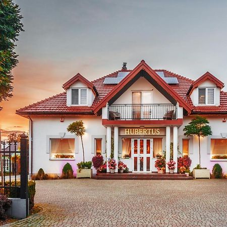 Hubertus Hotel Wola Rzedzinska Exterior photo